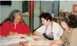  ??  ?? Heather Campbell (centre) speaks with artists as part of her training with the Cultural Industries Training Program, 1997