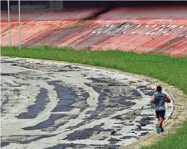  ?? WERTHER SANTANA/ESTADÃO ?? Pista do Ibirapuera teve piso arrancado e precisa de reforma