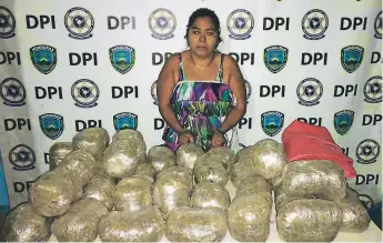  ??  ?? ACUSADA. Gloria Yamileth Pineda Ramos fue una de las mujeres detenidas involucrad­as en el decomiso de marihuana hecho en Colón.