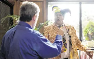  ?? RODOLFO GONZALEZ / AMERICAN-STATESMAN ?? Robert Morrow (right), wearing his familiar jester’s cap, is confronted by Joe Pojman, a member of the Travis County Republican Party steering committee, and told to leave the building Friday after a news conference announcing Morrow’s dismissal as chairman.