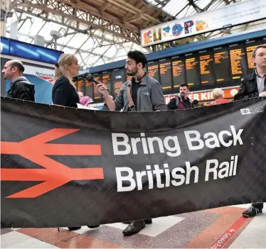  ?? ALAMY. ?? Bring back British Rail? Southern commuters protest at Victoria in 2016.