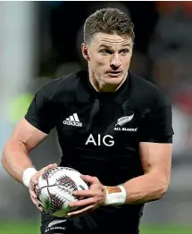  ?? GETTY IMAGES ?? Richie Mo’unga, left, is the form player but Beauden Barrett, right, is the incumbent All Blacks first five-eighth amid an ongoing debate over who should wear the No 10 jersey when the Rugby Championsh­ip starts next week.