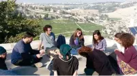  ?? (Courtesy Daniel Roth) ?? ACHVAT AMIM participan­ts sit on the roof of the Willy Brandt Center in Jerusalem in January 2016.