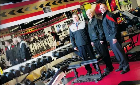  ?? ASHLEY FRASER/OTTAWA CITIZEN ?? Randy Lee, left, Senators director of player developmen­t; general manager Bryan Murray and director of player personnel Pierre Dorion in the team’s fitness area, needed now that NHL teams are focusing more on developmen­t, on turning draft picks into...