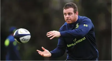  ??  ?? Sean Cronin has been boosted by returning to the Ireland squadbuthi­s immediate focus is a strong performanc­e in France this weekend. Main: Scoring a try during last weekend’s victory against Glasgow