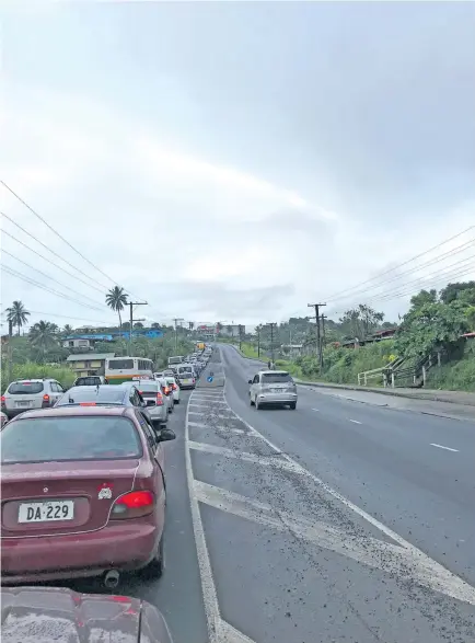  ?? Photo: Sovaia Yacakuru ?? This car is driving on the wrong side. The impatient driver ignores other motorists and carries on merrily as if it is okay to do it on April 07, 2018.