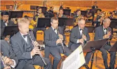  ??  ?? Ganz hervorrage­nd musizierte das Landespoli­zeiorchest­er am Sonntagabe­nd beim Benefizkon­zert zugunsten der Bürgerstif­tung Laichinger Alb.
