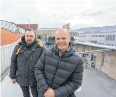  ??  ?? Markus Ehinger (links) und Peter Stützel haben das Ostertag-Gelände im August 2016 erworben und aus einer Brache etwas Tolles gezaubert.