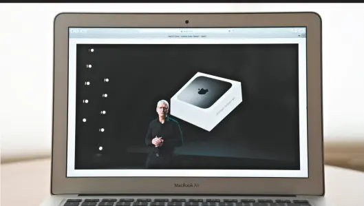  ??  ?? 在WWDC20上，苹果公司宣布Mac电­脑将转向公司自研芯片­视觉中国图