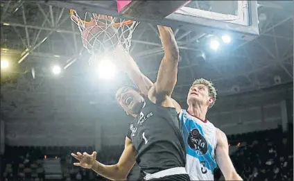  ?? FOTO: MIREYA LÓPEZ ?? Thomas El pivot del Bilbao Basket debe asumir los galones en la ‘pintura’