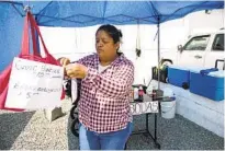  ?? ALEJANDRO TAMAYO U-T ?? Karina Amaya lost her job at the start of the pandemic and has started to sell drinks, burritos and masks at a “sobre ruedas” street swap meet at Fracionami­ento Natura in Tijuana.