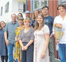  ?? FOTO: DLS ?? Sie lasen in Wangen (von links im Uhrzeigers­inn): Ljiljana Pospisek, Marcus Hammerschm­itt, Laura Kind, Joachim Off, Maren Wurster, Daniel Gräfe, Sabine Bockmühl, Tamara Schneider, Charlotte Florack und Dagmar Petrick.