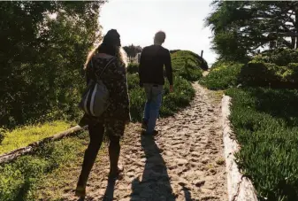  ?? Photos by Don Feria / Special to The Chronicle ?? Above: Toby Bisson and Mary Greenwood walk to Stinson Beach on a community path.