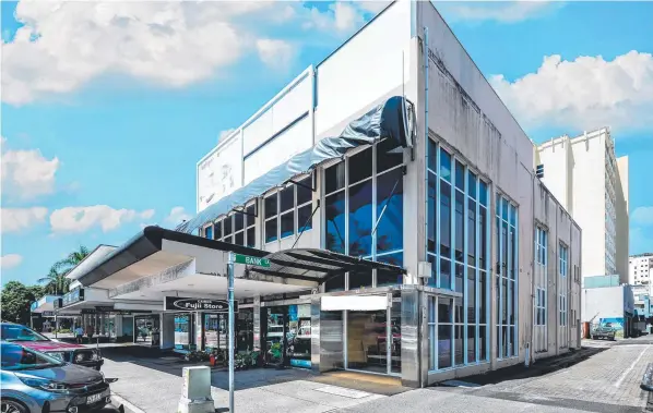  ?? ?? Colliers Cairns has offered this two storey Spence St building for sale through an EOI process closing on May 26.
