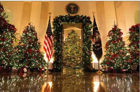  ?? (The New York Times/Doug Mills) ?? 2020 holiday decoration­s at the White House are themed “America the Beautiful.”