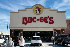  ?? TRAVIS LONG tlong@newsobserv­er.com ?? Buc-ee’s is the world’s largest convenienc­e store, a Texas-born phenomenon with a cult-like following.