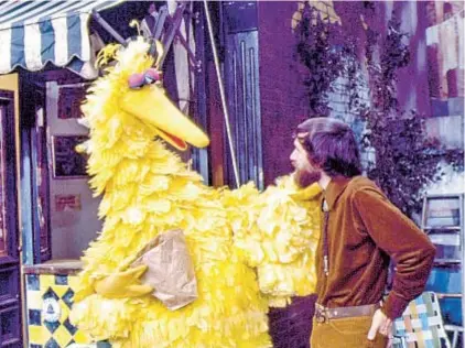  ?? SESAME WORKSHOP/HBO ?? The legendary puppeteer Jim Henson with Big Bird on the set of “Sesame Street,” as seen in the new documentar­y “Street Gang: How We Got to Sesame Street.” The film premieres Monday.