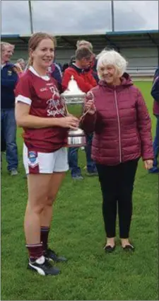  ??  ?? Kate Devereux receives the Intermedia­te cup after her side defeated Gusserane in the decider.