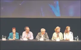  ??  ?? Margarita Irún, Marcelo Martinessi, Sebastián Peña, Ana Brun y Ana Ivanova, durante la conferenci­a realizada en el Teatro Municipal.