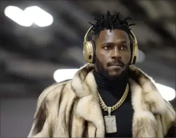  ?? Steph Chambers/Post-Gazette ?? Steelers wide receiver Antonio Brown arrives before the Steelers play the Los Angeles Chargers on Dec. 2 at Heinz Field.