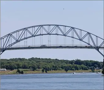  ?? STUART CAHILL — BOSTON HERALD ?? The Bourne and Sagamore Bridges over the Cape Cod Canal.