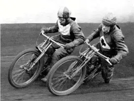  ??  ?? Split (left) puts his good foot forward to pass Belle Vue’s leg-trailing Wally Lloyd