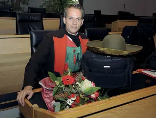  ??  ?? Debutto Sven Knoll fece il suo ingresso in consiglio provincial­e con la divisa degli Schützen