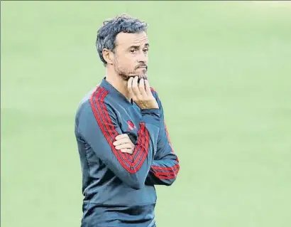  ?? CARL RECINE / REUTERS ?? Luis Enrique, ahir sobre la gespa del Villamarín, on fa 23 anys que no juga la selecció espanyola