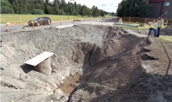  ?? CITIZEN PHOTO BY BRENT BRAATEN ?? Determinin­g and fixing the cause of the sinkhole on Winnipeg Street is expected to take several weeks to complete, the city’s general manager of engineerin­g and public works said Friday.