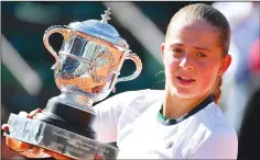  ?? CHRISTIAN LIEWIG/TRIBUNE NEWS SERVICE ?? Latvia's Jelena Ostapenko defeated Romania's Simona Halep 4-6, 6-4, 6-3, in the women's final of the French Tennis Open in Roland-Garros Stadium, Paris, France, on Saturday.