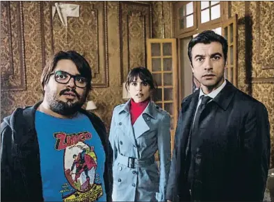  ?? AP ?? Brays Efe, Verónica Echegui y Javier Rey en un fotograma de Orígenes secretos