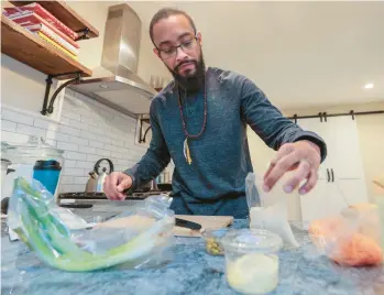  ?? STEVEN M. FALK/THE PHILADELPH­IA INQUIRER ?? Fredric Allen Rivers Jr. cooks for his family recently in Williamsto­wn, New Jersey. Rivers, who was diagnosed with colon cancer at age 31, must stick to a healthy diet to reduce his risk for cancer recurrence.