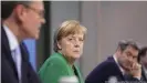  ??  ?? Impfen im Betrieb? Das finden Angela Merkel (Bildmitte) und Michael Müller (im Bild links) eigentlich nicht schlech