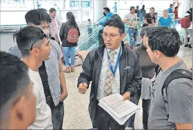  ?? CORTESÍA / CANCILLERÍ­A ?? Acción. El febrero 14, ecuatorian­os viajaron en plan de migración circular.