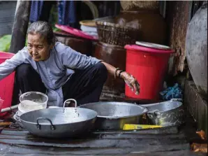  ??  ?? er members of her family make rice paper at their home in Thuan Hung Village.