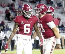  ?? The Tuscaloosa News via AP photo ?? Alabama wide receiver DeVonta
Smith (left) and quarterbac­k Mac Jones lead Alabama into the Rose Bowl game today against Notre Dame.