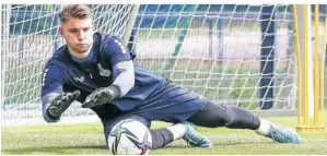  ?? FOTO: NICO HERBERTZ / MSV ?? Vincent Müller, hier beim Training des MSV Duisburg, ist mit den Würzburger Kickers 2020 in die Zweite Liga aufgestieg­en.