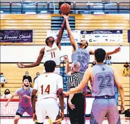  ?? Craig Weston ?? DENNIS EVANS, left, of Hillcrest tipped off against fellow 7-footer Jazz Gardner of Los Altos for the first time Saturday. Gardner had 18 points in Los Altos’ win.