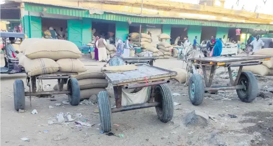  ?? Picture: AFP ?? PRECIPICE OF CATASTROPH­E: Donkey-drawn carts, the preferred mode of transport for people and goods, are parked at a market in Gedaref state, eastern Sudan, this week. Sudan is being ravaged by internal fighting.