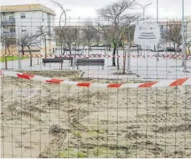  ??  ?? zona de juegos de la calle Ana Mariscal que está en proceso de reforma.