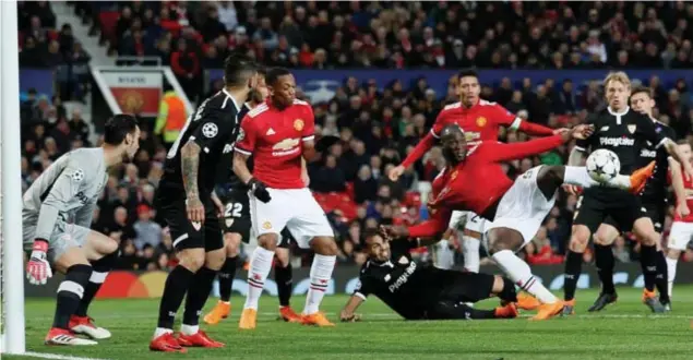  ?? FOTO REUTERS ?? De knappe volley van Lukaku was niet genoeg om door te stoten naar de kwartfinal­e.