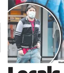  ??  ?? Weekend shoppers wear masks in Geelong’s CBD as more of the region’s residents start covering up.