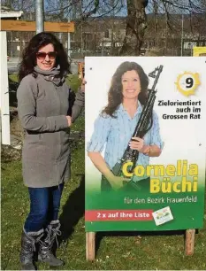  ?? FACEBOOK ?? Cornelia Büchi neben dem Plakat, das ihr Kritik einbrachte.