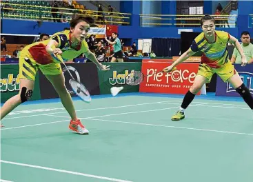  ??  ?? Rise to the occasion: Our women’s doubles scratch pair of Vivian Hoo (left) and Tee Jing Yi showed great promise after winning their match in Malaysia’s 3-2 defeat to Thailand in the Asia Team Badminton Championsh­ips. — Bernama