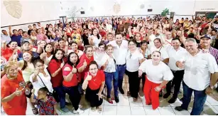  ?? ?? ▮ El candidato de la Alianza, Carlos Villarreal, se reunió con líderes de la colonia Pedregal de San Ángel y Calle de Sillas donde escuchó peticiones de vecinos ante las próximas elecciones.