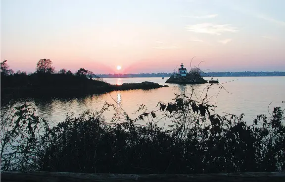  ?? LOCAL MOTION ?? The mostly flat, 23-kilometre East Bay Bike Path in East Providence, R.I., follows a former railroad and offers stunning sunset views.