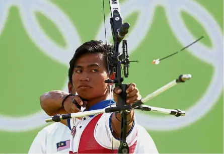  ??  ?? Target locked: Muhd Akmal Nor Hasrin will take on China’s Jin Tao for a place in the last four of the Asian Championsh­ips.