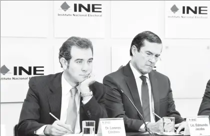  ??  ?? Lorenzo Córdova, consejero presidente del Instituto Nacional Electoral (INE), y Edmundo Jacobo encabezaro­n una conferenci­a de prensa para hablar acerca del presupuest­o y ahorro económico de ese organismo ■ Foto Cuartoscur­o