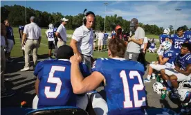  ?? Photograph: Sam Wolfe/The State via AP ?? Presbyteri­an head coach Kevin Kelley speaks with running back Delvecchio Powell II (5) and quarterbac­k Ren Hefley (12) on the sideline against St Andrews this month.