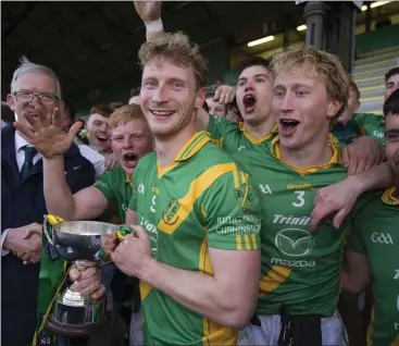  ??  ?? Matthew Cody receives the trophy from Pat Teehan, Vice-Chairman of the Leinster Council.